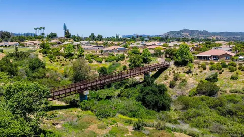 View/Area - 1961 James Gaynor St, Fallbrook, CA 92028 photo 6 of 8
