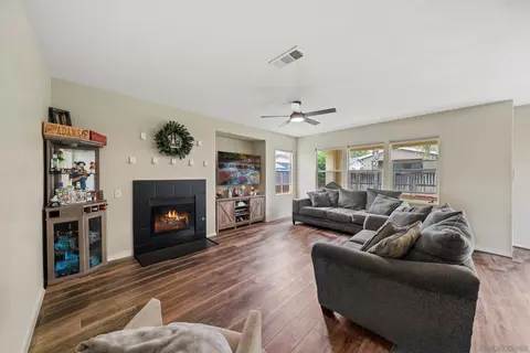 1747 Benedetto Pt, Perris, CA 92571 photo 4