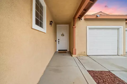 1747 Benedetto Pt, Perris, CA 92571 photo 2