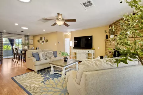 Living - 1038 Knoll Park Ln, Fallbrook, CA 92028 photo 1 of 4