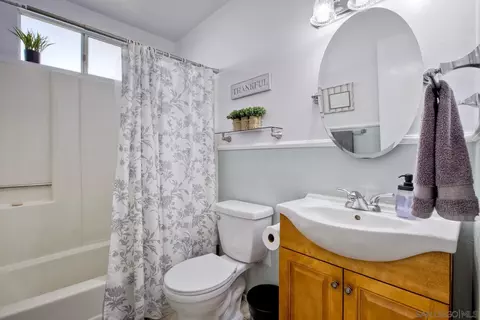 Bath - 1038 Knoll Park Ln, Fallbrook, CA 92028 photo 3 of 3