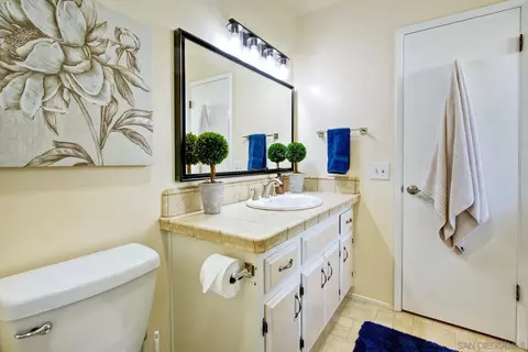 Bath - 1038 Knoll Park Ln, Fallbrook, CA 92028 photo 1 of 3