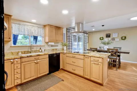 Kitchen - 1038 Knoll Park Ln, Fallbrook, CA 92028 photo 4 of 7