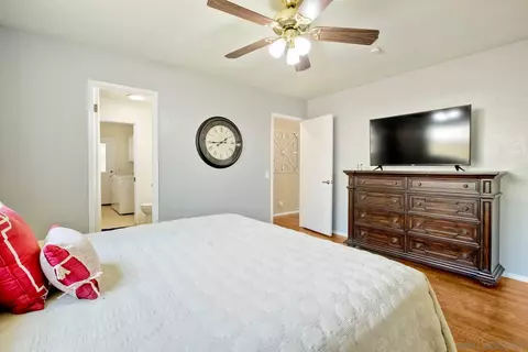 Bedroom - 1038 Knoll Park Ln, Fallbrook, CA 92028 photo 3 of 5