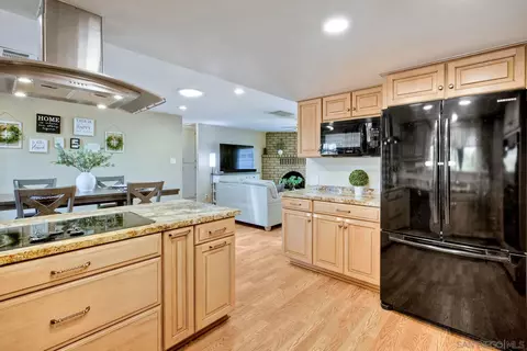 Kitchen - 1038 Knoll Park Ln, Fallbrook, CA 92028 photo 7 of 7