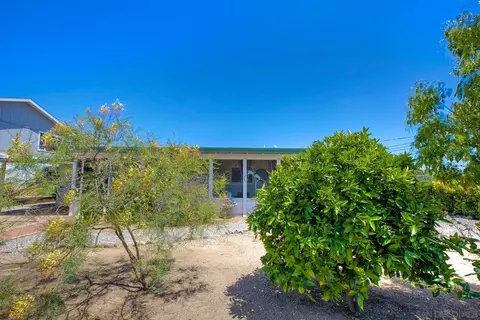 Exterior - 1038 Knoll Park Ln, Fallbrook, CA 92028 photo 6 of 10