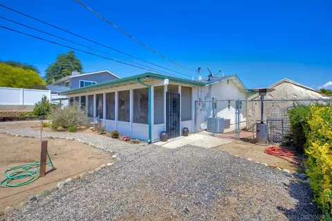 Exterior - 1038 Knoll Park Ln, Fallbrook, CA 92028 photo 5 of 10