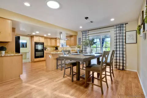 Dining - 1038 Knoll Park Ln, Fallbrook, CA 92028 photo 1 of 4