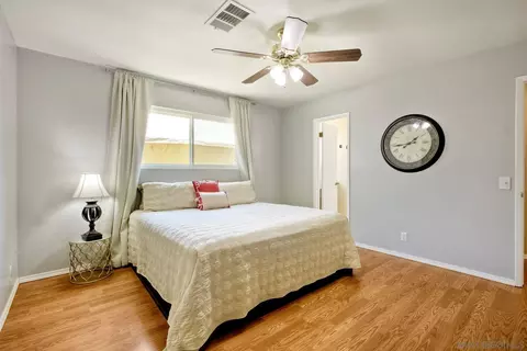 Bedroom - 1038 Knoll Park Ln, Fallbrook, CA 92028 photo 2 of 5