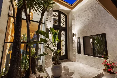 Entry Way - 6675 Caminito Lindrick, La Jolla, CA 92037 photo 3 of 6