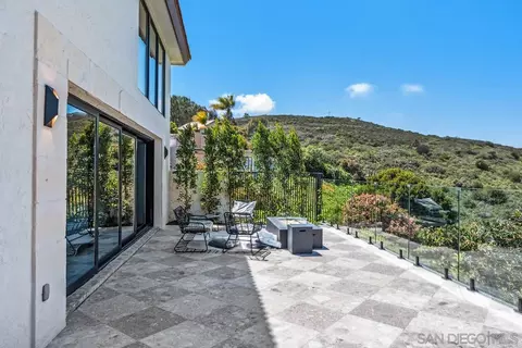 Exterior - 6675 Caminito Lindrick, La Jolla, CA 92037 photo 11 of 17
