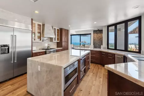 Kitchen - 6675 Caminito Lindrick, La Jolla, CA 92037 photo 2 of 4