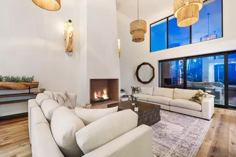Living - 6675 Caminito Lindrick, La Jolla, CA 92037 photo 8 of 10