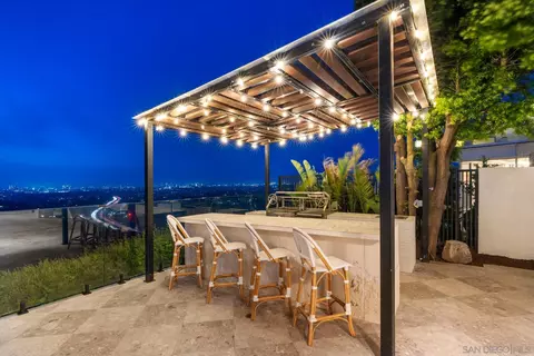 Exterior - 6675 Caminito Lindrick, La Jolla, CA 92037 photo 14 of 17
