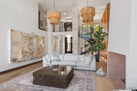 Living - 6675 Caminito Lindrick, La Jolla, CA 92037 photo 4 of 10