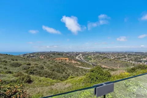 View/Area - 6675 Caminito Lindrick, La Jolla, CA 92037 photo 3 of 10