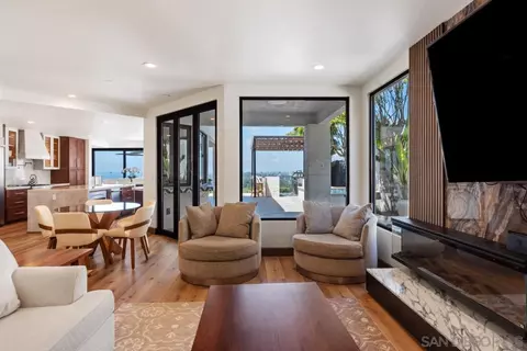 Living - 6675 Caminito Lindrick, La Jolla, CA 92037 photo 2 of 10