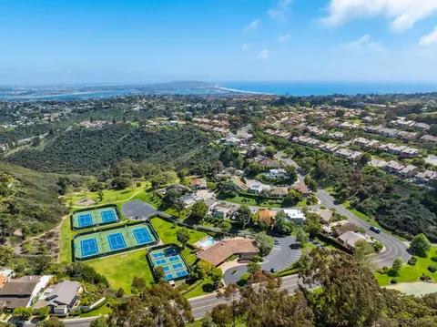 View/Area - 6675 Caminito Lindrick, La Jolla, CA 92037 photo 7 of 10
