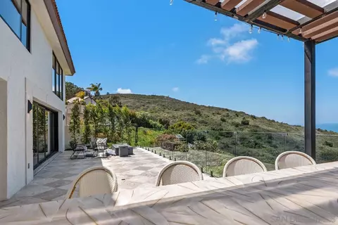 Exterior - 6675 Caminito Lindrick, La Jolla, CA 92037 photo 10 of 17