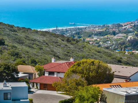 View/Area - 6675 Caminito Lindrick, La Jolla, CA 92037 photo 9 of 10