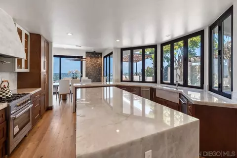 Kitchen - 6675 Caminito Lindrick, La Jolla, CA 92037 photo 3 of 4