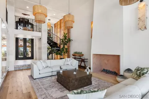 Living - 6675 Caminito Lindrick, La Jolla, CA 92037 photo 3 of 10