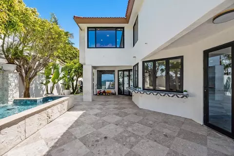Exterior - 6675 Caminito Lindrick, La Jolla, CA 92037 photo 8 of 17
