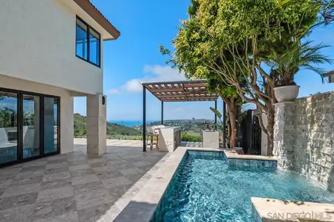 Exterior - 6675 Caminito Lindrick, La Jolla, CA 92037 photo 9 of 17