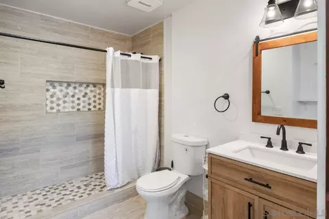 Bath - 6675 Caminito Lindrick, La Jolla, CA 92037 photo 1 of 5