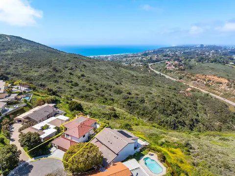 View/Area - 6675 Caminito Lindrick, La Jolla, CA 92037 photo 6 of 10