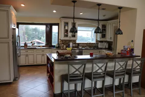 Kitchen - 38083 De Luz Rd, Fallbrook, CA 92028 photo 3 of 4