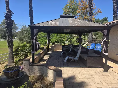 Exterior - 38083 De Luz Rd, Fallbrook, CA 92028 photo 3 of 12