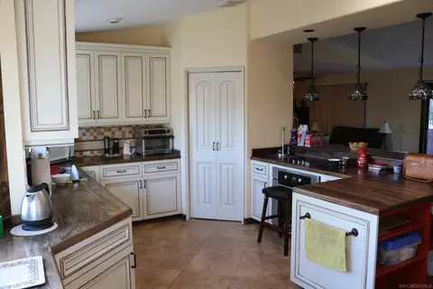 Kitchen - 38083 De Luz Rd, Fallbrook, CA 92028 photo 2 of 4