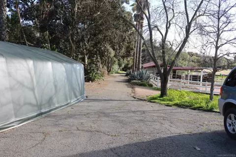 Exterior - 38083 De Luz Rd, Fallbrook, CA 92028 photo 6 of 12