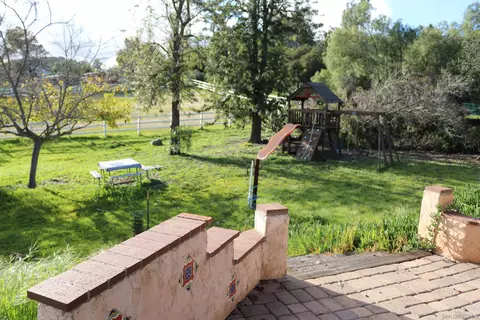 Exterior - 38083 De Luz Rd, Fallbrook, CA 92028 photo 4 of 12