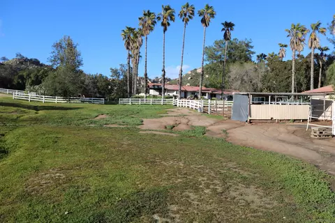 Exterior - 38083 De Luz Rd, Fallbrook, CA 92028 photo 11 of 12