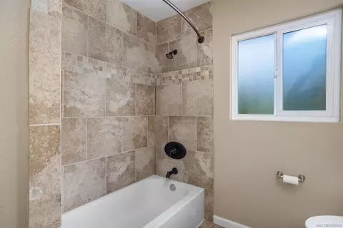 Bath - 201 Foussat Rd, Oceanside, CA 92054 photo 4 of 4