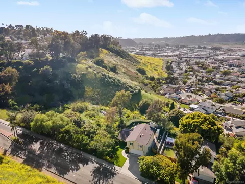 View/Area - 201 Foussat Rd, Oceanside, CA 92054 photo 2 of 4
