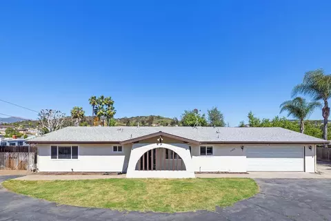 Exterior - 13250 Idyl Dr, Lakeside, CA 92040 photo 3 of 8