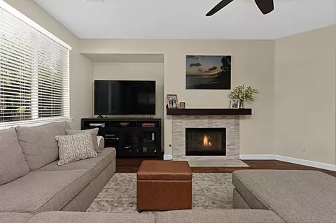 Living - 1104 Parkview Dr, Oceanside, CA 92057 photo 2 of 3
