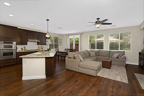Kitchen - 1104 Parkview Dr, Oceanside, CA 92057 photo 6 of 7