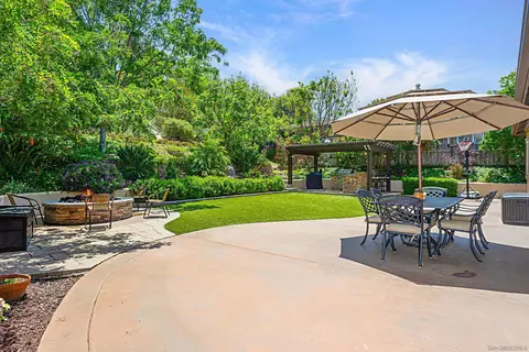 Exterior - 1104 Parkview Dr, Oceanside, CA 92057 photo 4 of 15