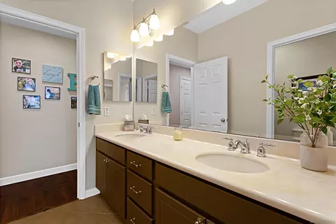 Bath - 1104 Parkview Dr, Oceanside, CA 92057 photo 3 of 4