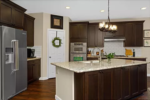 Kitchen - 1104 Parkview Dr, Oceanside, CA 92057 photo 2 of 7