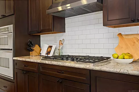 Kitchen - 1104 Parkview Dr, Oceanside, CA 92057 photo 5 of 7