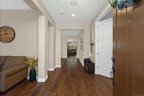 Entry Way - 1104 Parkview Dr, Oceanside, CA 92057 photo 2 of 2