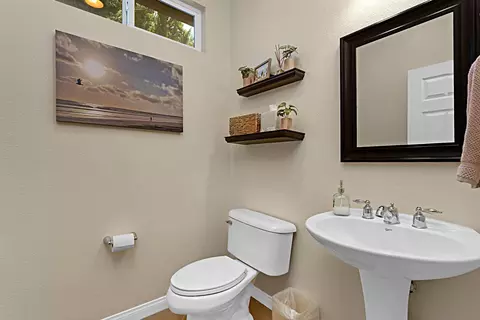 Bath - 1104 Parkview Dr, Oceanside, CA 92057 photo 4 of 4