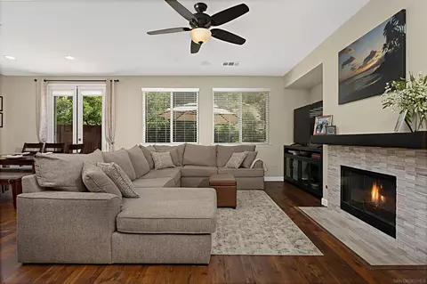 Living - 1104 Parkview Dr, Oceanside, CA 92057 photo 1 of 3