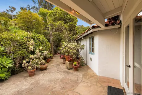 Exterior - 7520 Hillside Dr, La Jolla, CA 92037 photo 6 of 18