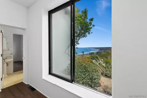 Entry Way - 7520 Hillside Dr, La Jolla, CA 92037 photo 2 of 3